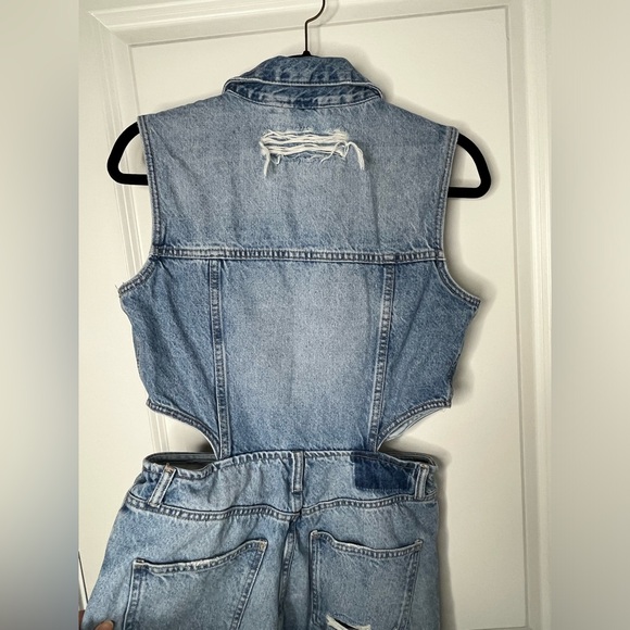 Zara Bloggers Favorite Cut Out
Sleeveless Denim Distressed Jumpsuit Size Medium - Picture 14 of 16